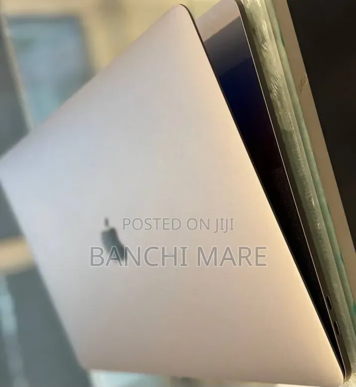 New Laptop Apple MacBook Pro 2016 16GB Intel Core i7 SSD 256GB