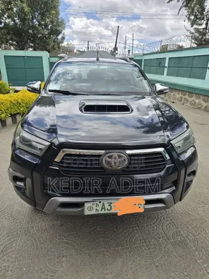 Toyota Hilux 2016 Black
