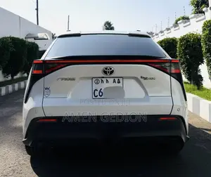 Toyota bZ4X Limited AWD 2024 White