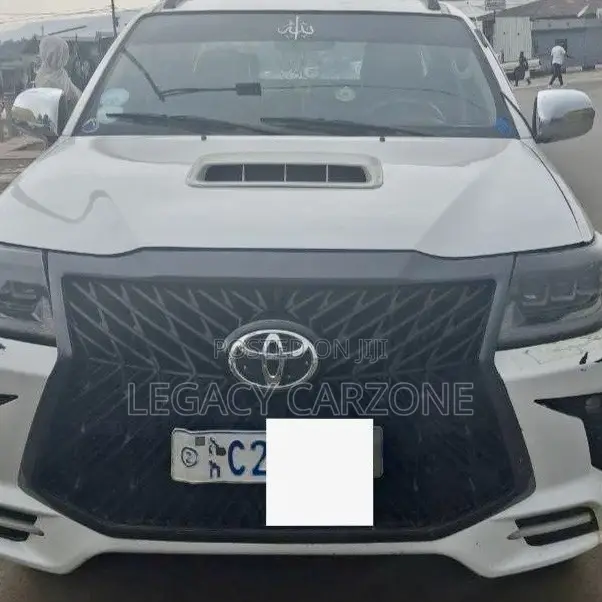 Toyota Hilux 2010 White
