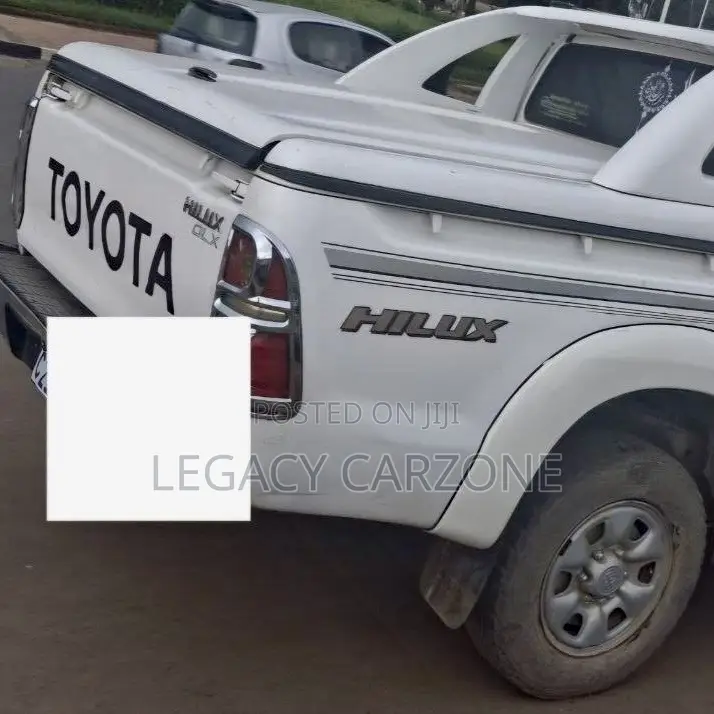 Toyota Hilux 2010 White