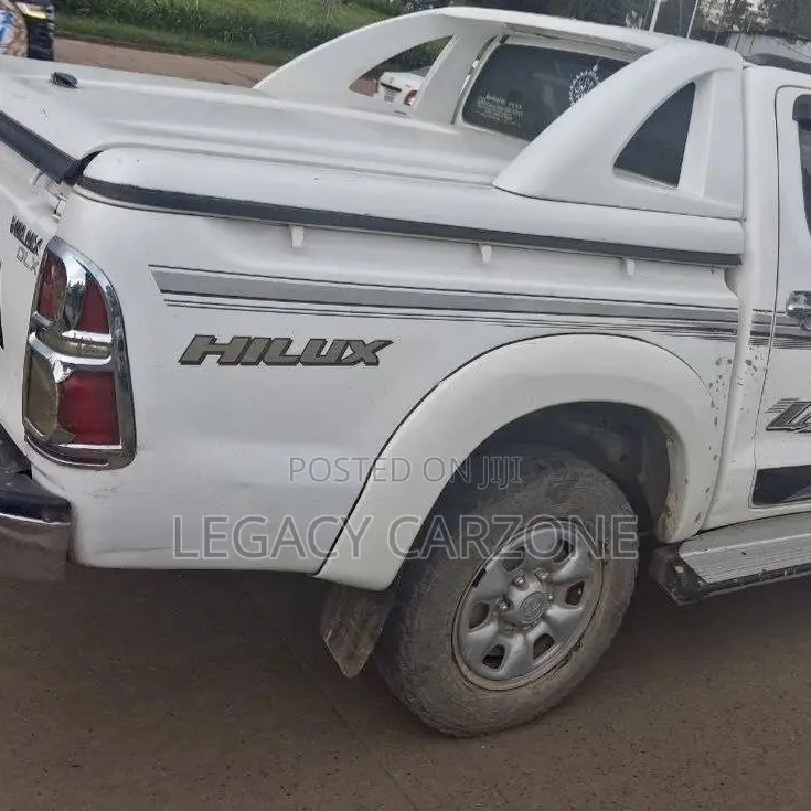 Toyota Hilux 2010 White
