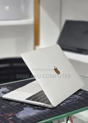 New Laptop Apple MacBook Pro 2019 16GB Intel Core i7 SSD 512GB