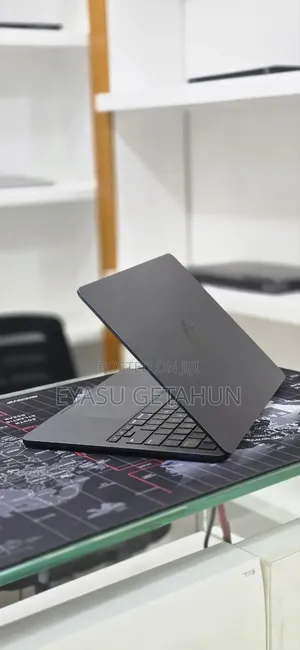 New Laptop Apple MacBook Air 2022 M2 8GB Apple M2 SSD 256GB