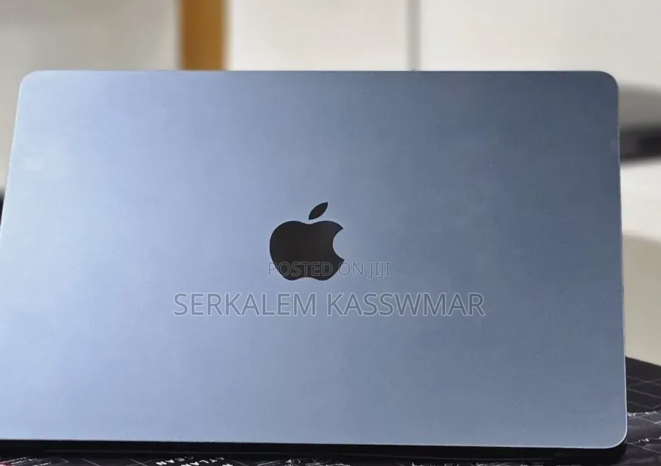 New Laptop Apple MacBook Air 2022 M2 8GB Apple M2 SSD 256GB