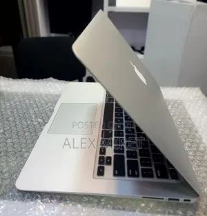 New Laptop Apple MacBook 8GB Intel Core i5 SSD 128GB