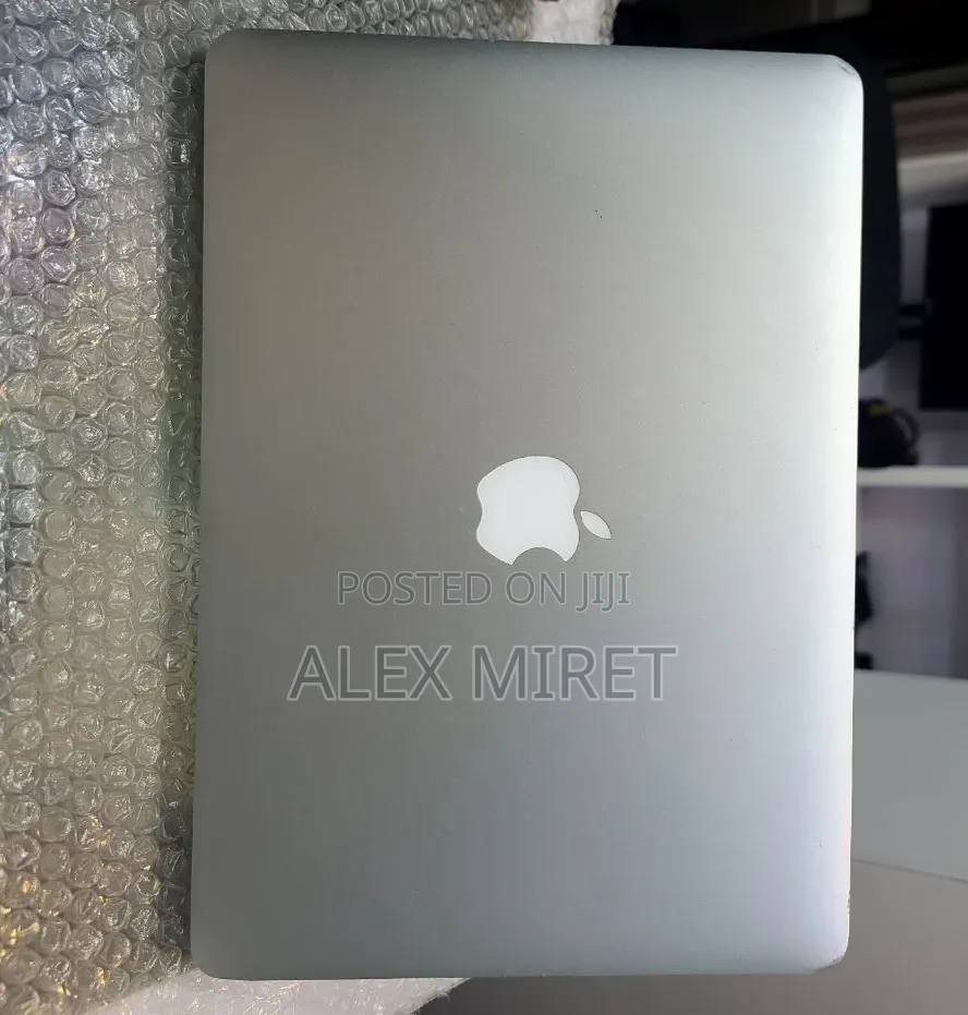 New Laptop Apple MacBook 8GB Intel Core i5 SSD 128GB