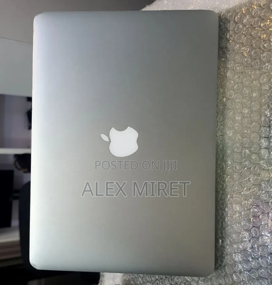 New Laptop Apple MacBook 8GB Intel Core i5 SSD 128GB