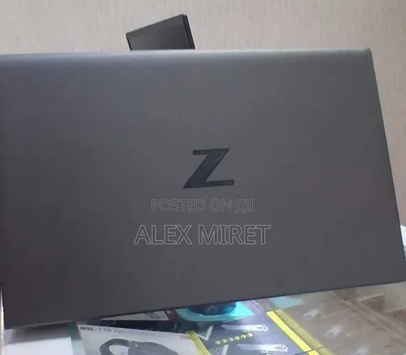 New Laptop HP ZBook Firefly G8 16GB Intel Core i7 SSD 512GB