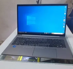 New Laptop HP ZBook Firefly G8 16GB Intel Core i7 SSD 512GB