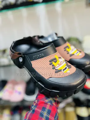 Vrocs Shose