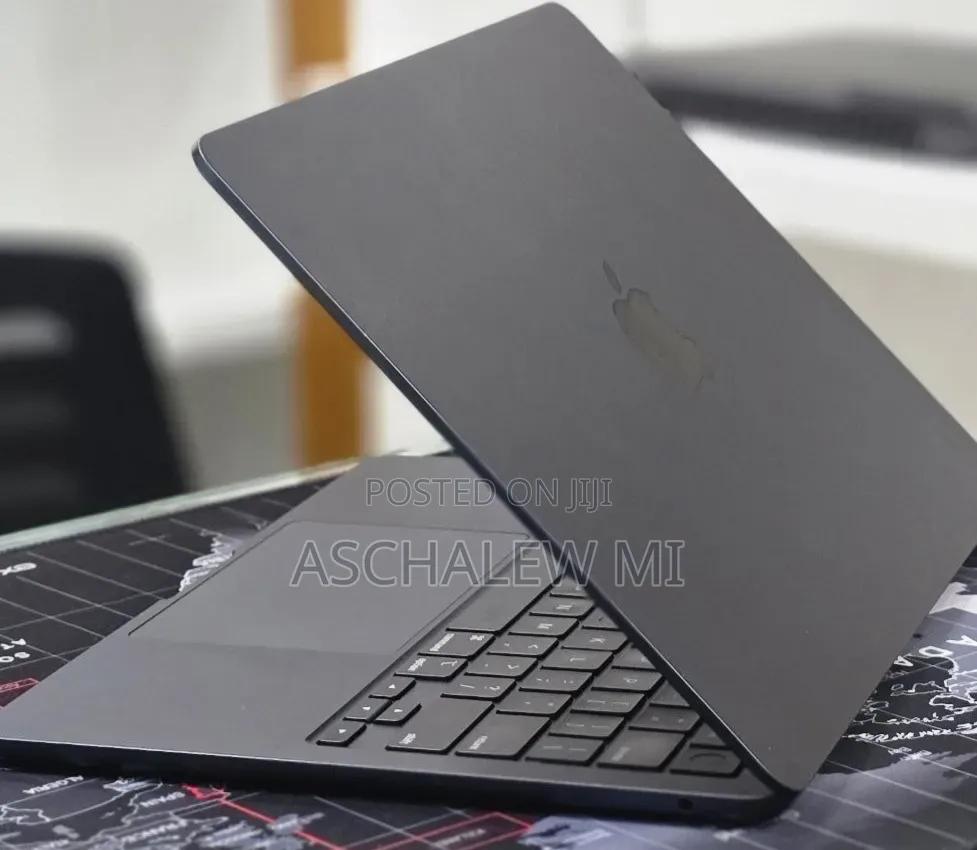 New Laptop Apple MacBook Air 2022 M2 8GB Apple M2 SSD 256GB