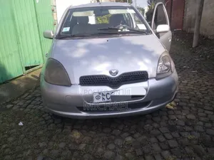 Toyota Vitz 2001 Silver
