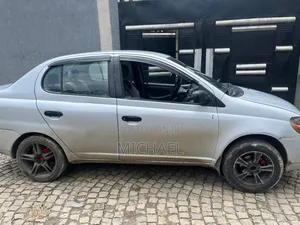 Toyota Platz 2001 Silver