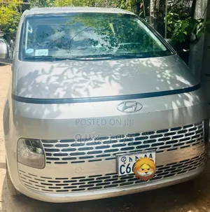 Hyundai Staria 2023 Silver