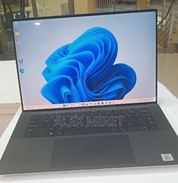 New Laptop Dell XPS 15 16GB Intel Core i7 SSD 512GB