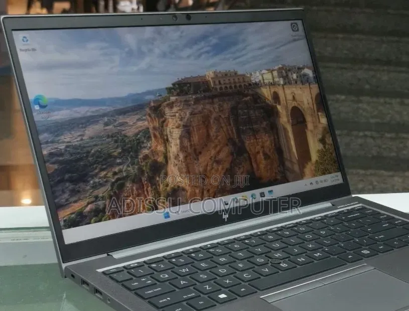 New Laptop HP ZBook Firefly 14 G7 16GB Intel Core i7 SSD 512GB