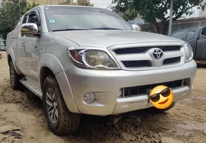 Toyota Hilux 2010 Silver