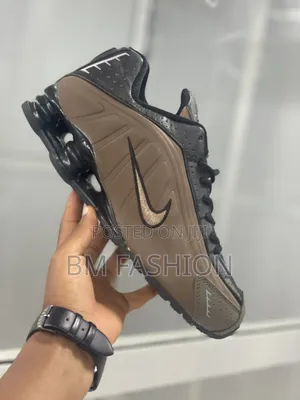 Nike Shox R4 Sneakers