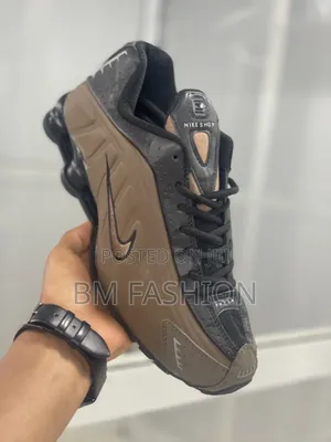 Nike Shox R4 Sneakers