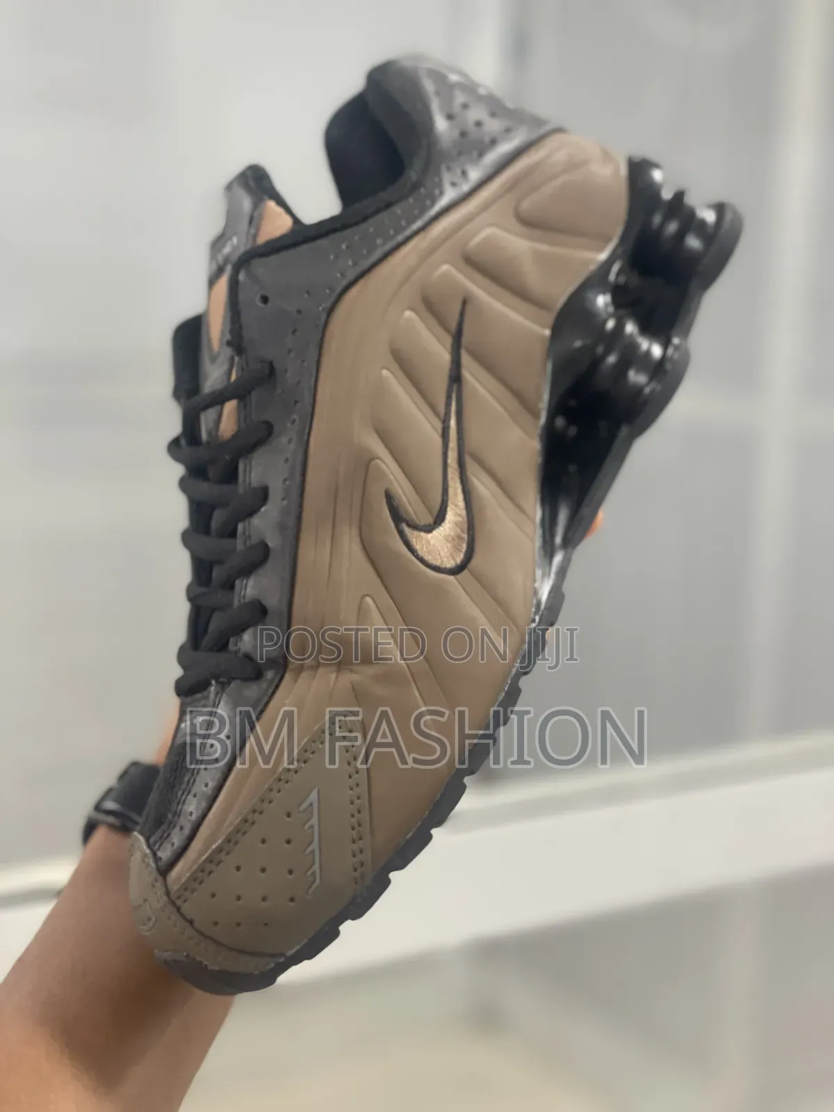 Nike Shox R4 Sneakers