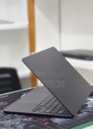 New Laptop Apple MacBook Air 2022 M2 8GB Apple M2 SSD 256GB
