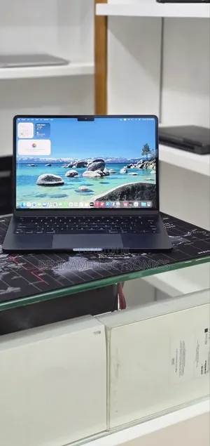 New Laptop Apple MacBook Air 2022 M2 8GB Apple M2 SSD 256GB