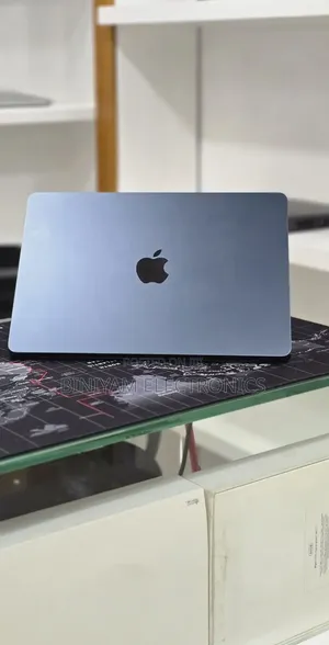 New Laptop Apple MacBook Air 2022 M2 8GB Apple M2 SSD 256GB