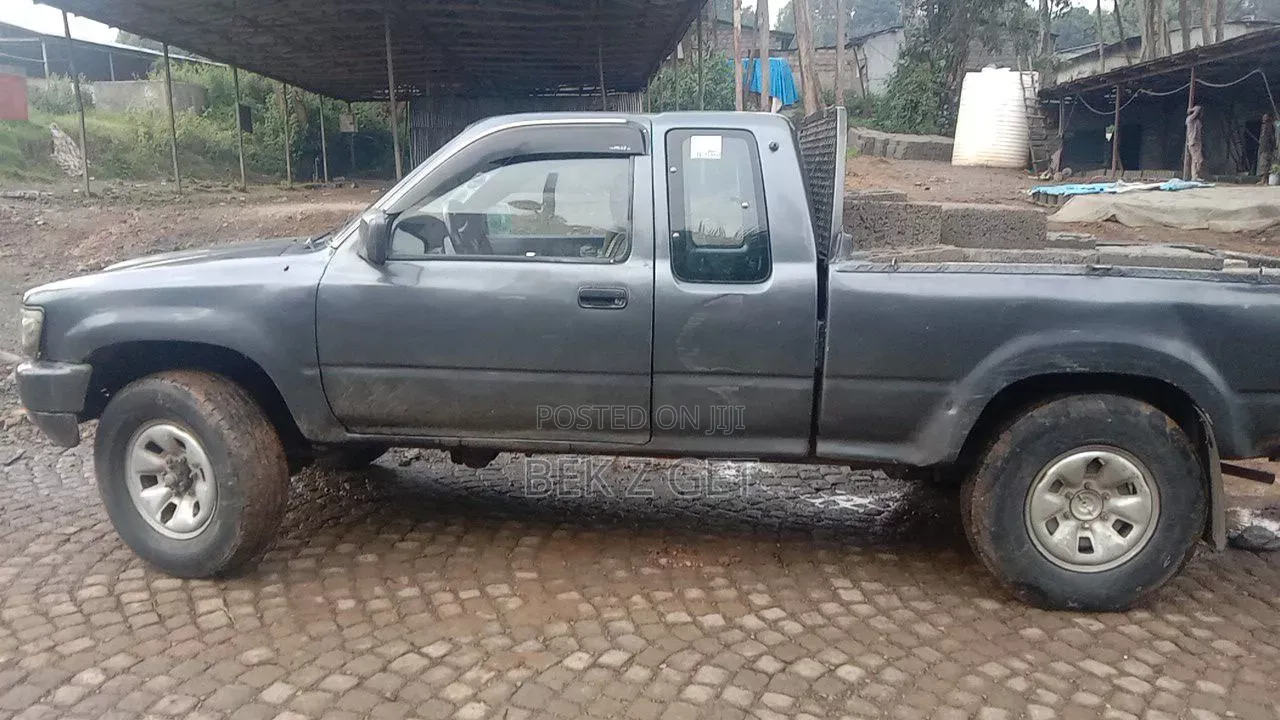 Toyota Hilux 1990 Gray