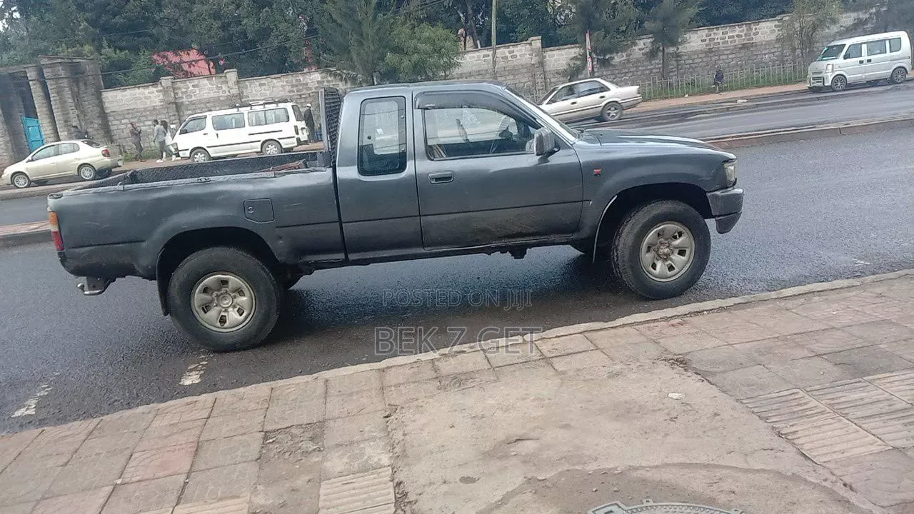 Toyota Hilux 1990 Gray