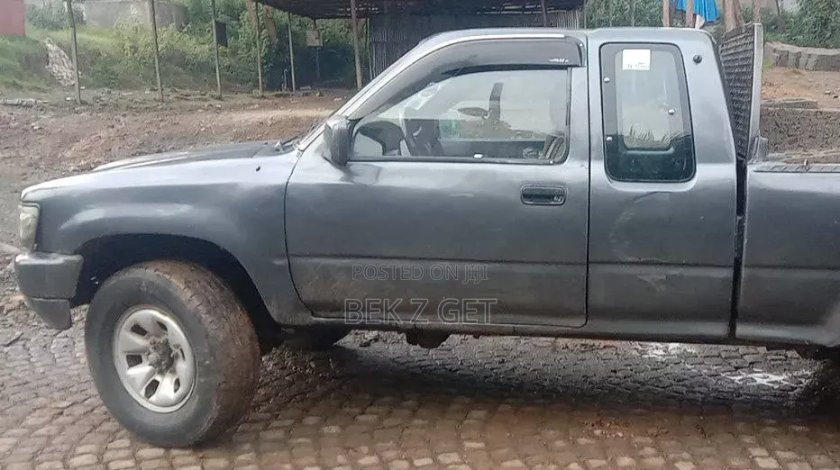 Toyota Hilux 1990 Gray