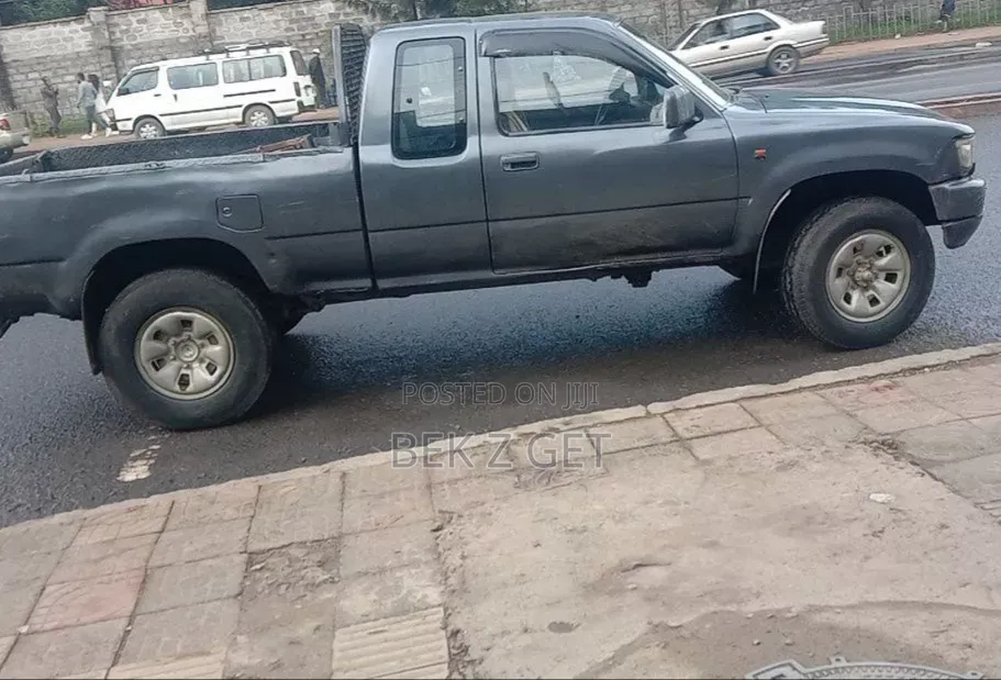 Toyota Hilux 1990 Gray