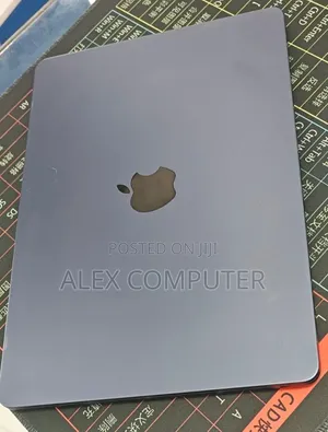 New Laptop Apple MacBook Air 2022 M2 8GB Apple M2 SSD 512GB