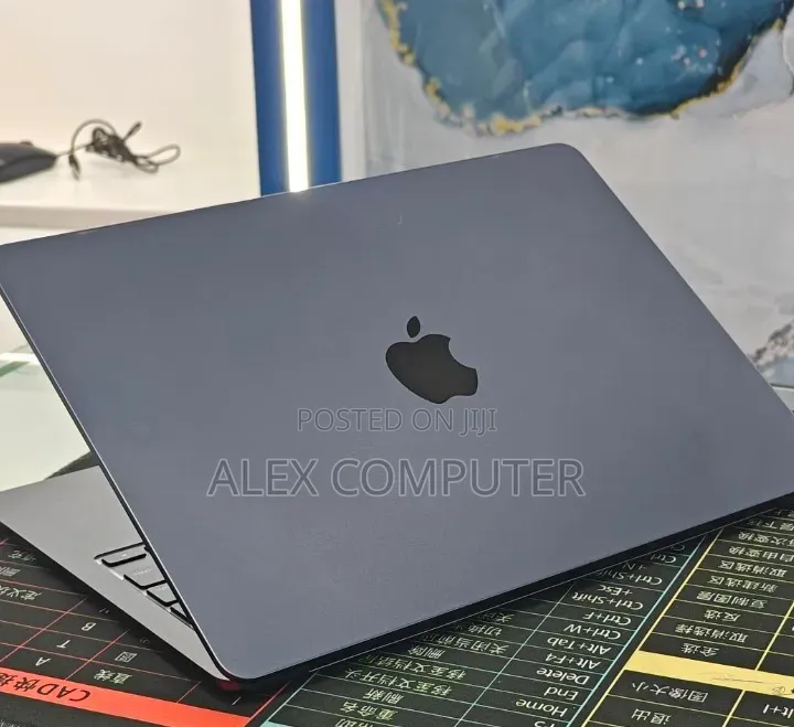 New Laptop Apple MacBook Air 2022 M2 8GB Apple M2 SSD 512GB