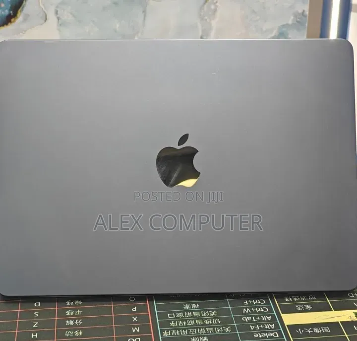 New Laptop Apple MacBook Air 2022 M2 8GB Apple M2 SSD 512GB