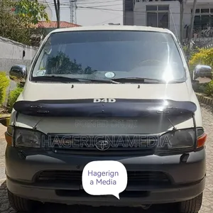 Toyota HiAce 2005 White