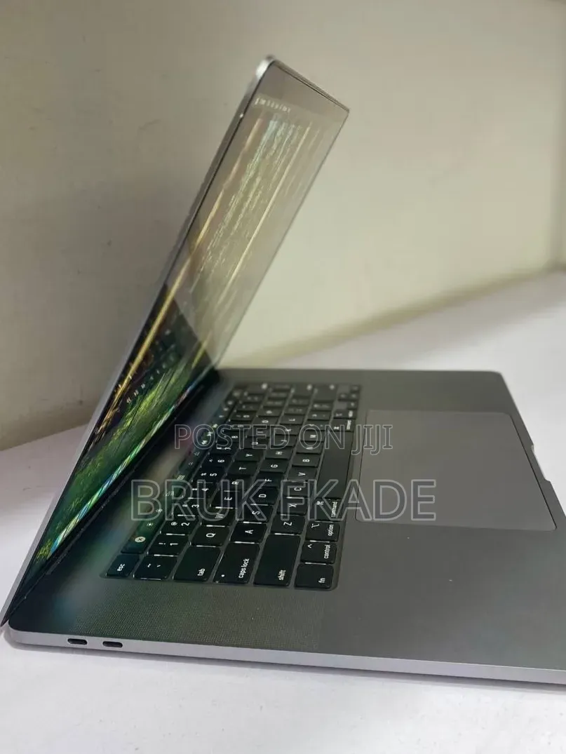 New Laptop Apple MacBook Pro 2019 16GB Intel Core i9 SSD 1T