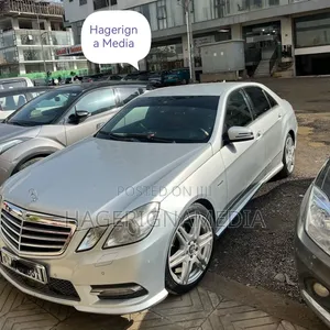 Mercedes-Benz E200 2014 Silver