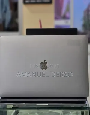 New Laptop Apple MacBook Pro 2017 16GB Intel Core i7 SSD 512GB