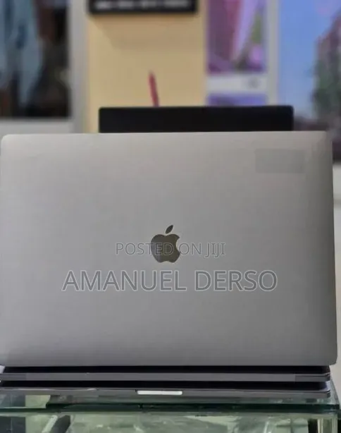 New Laptop Apple MacBook Pro 2017 16GB Intel Core i7 SSD 512GB
