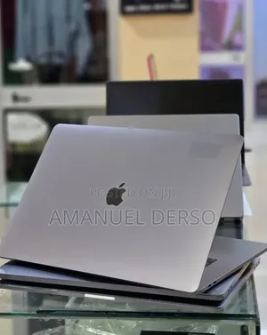 New Laptop Apple MacBook Pro 2017 16GB Intel Core i7 SSD 512GB