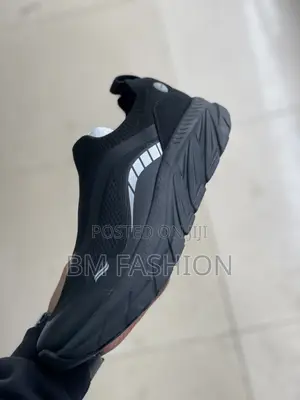Goupu Black Lightweight Sneakers