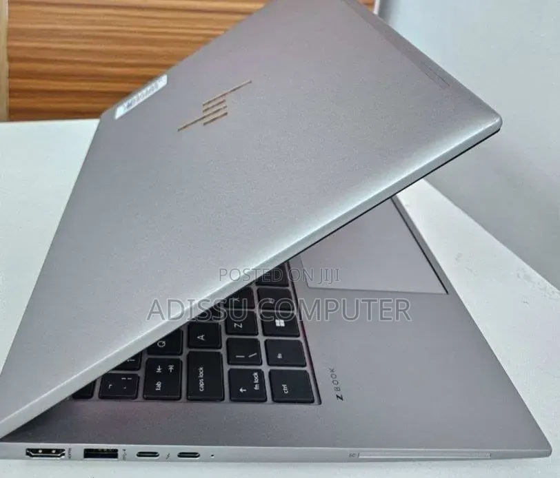 New Laptop HP ZBook Firefly 16 G10 16GB Intel Core i7 SSD 512GB