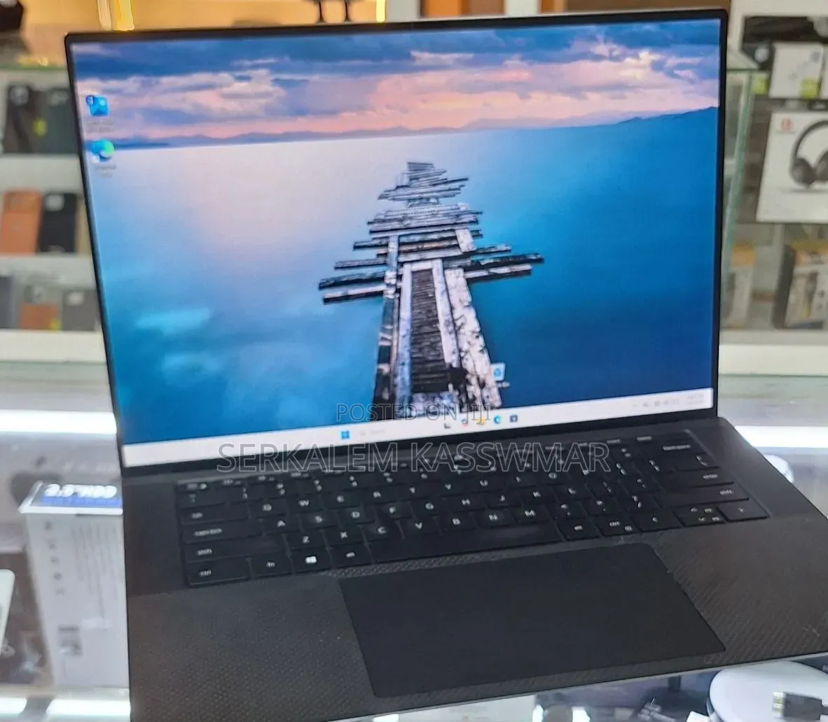 New Laptop Dell Precision 15 3520 16GB Intel Core i7 SSD 512GB