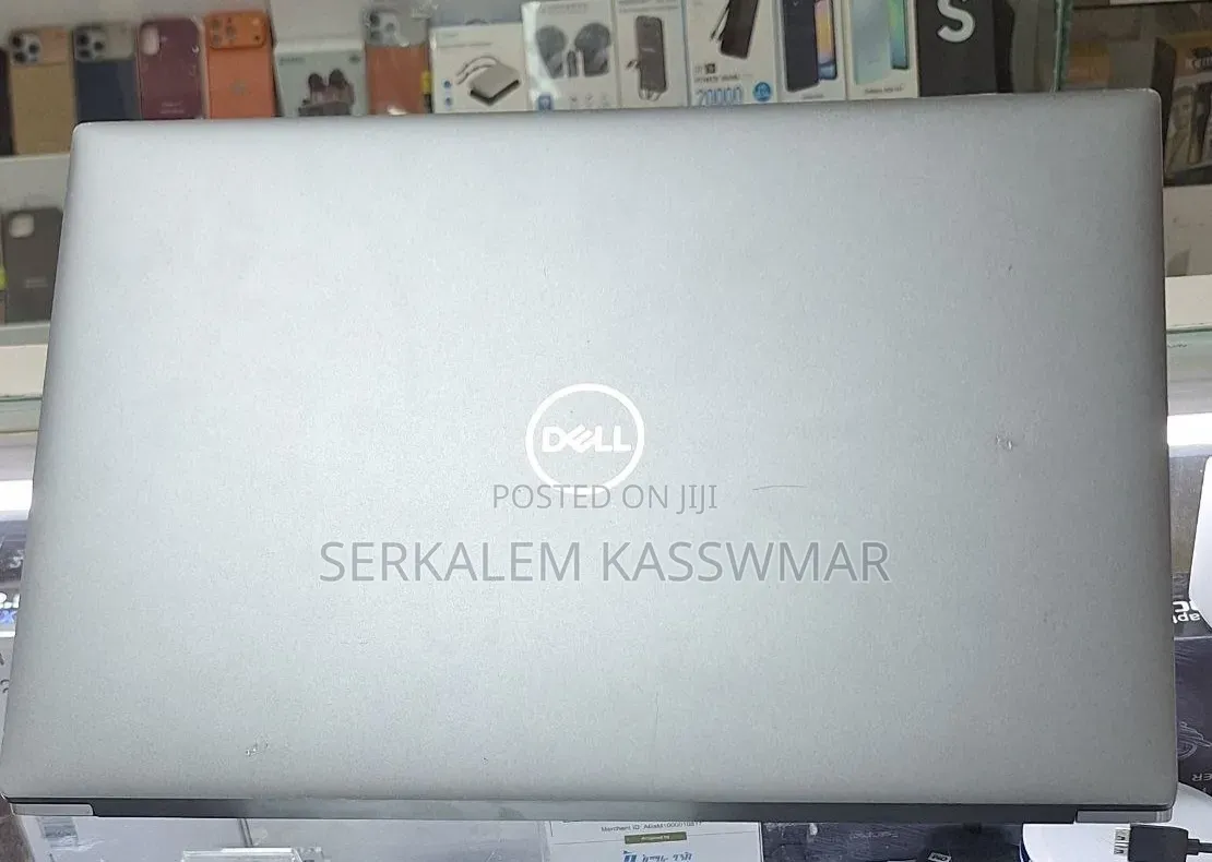 New Laptop Dell Precision 15 3520 16GB Intel Core i7 SSD 512GB