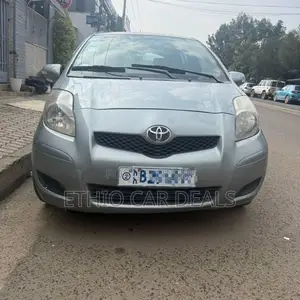 Toyota Yaris 2010 Silver