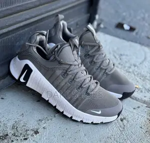 Nike Free Metcon 6 in the Gunsmoke / Black / White