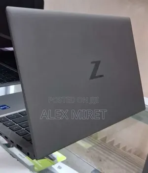 New Laptop HP ZBook Firefly G8 16GB Intel Core i7 SSD 512GB