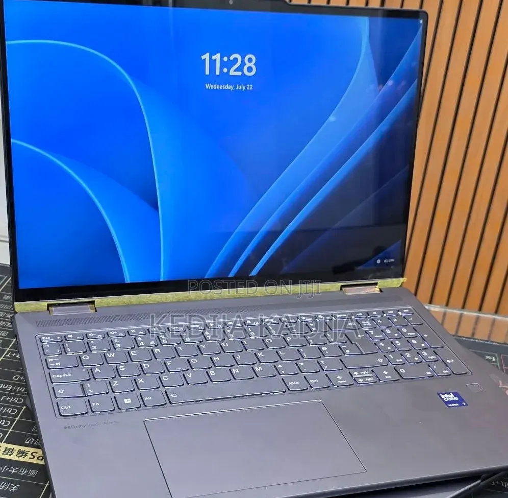 New Laptop Lenovo Yoga 7i 16GB Intel Core Ultra 7 SSD 512GB