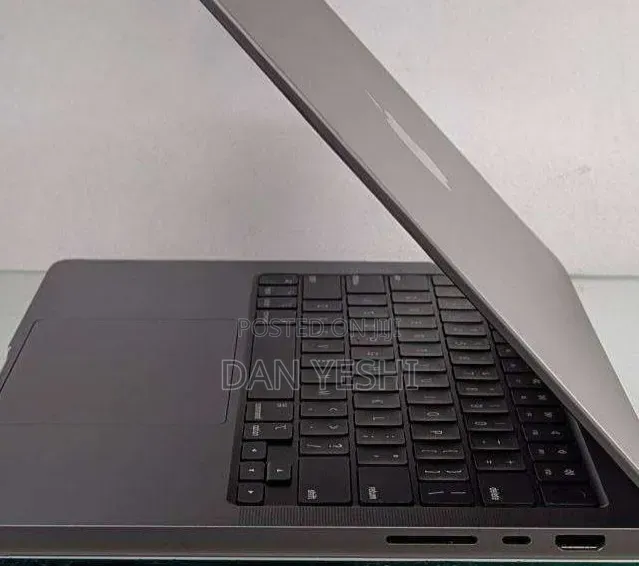 New Laptop Apple MacBook Pro 16GB Apple M1 SSD 512GB